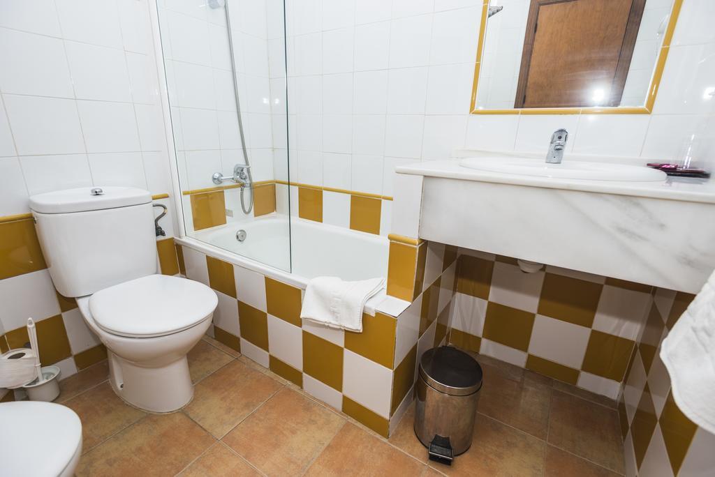 Hostal Las Cumbres Conil De La Frontera Eksteriør billede