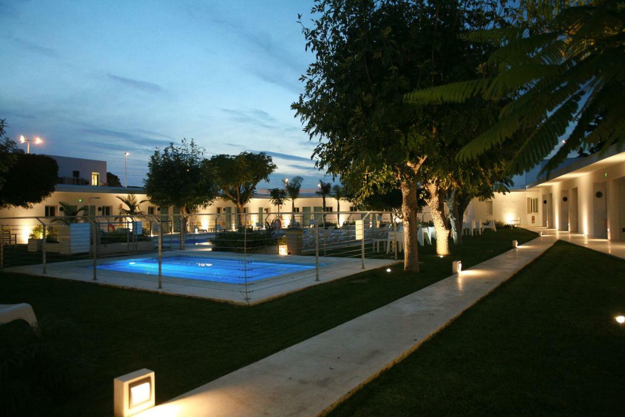 Hostal Las Cumbres Conil De La Frontera Eksteriør billede